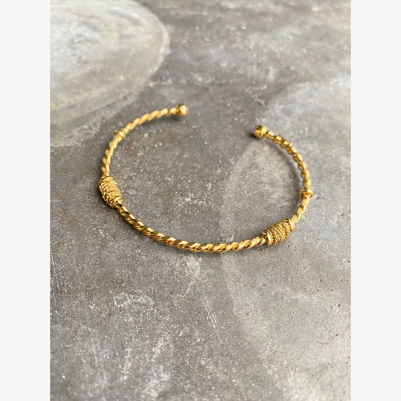 Gas Bijoux - Torsade gedraaide cabochon armband