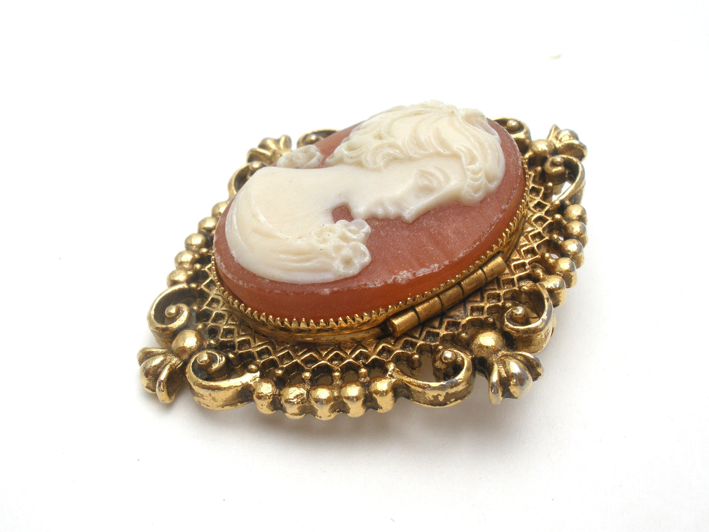 Καρφίτσα μενταγιόν αρώματος Cameo Vintage Avon