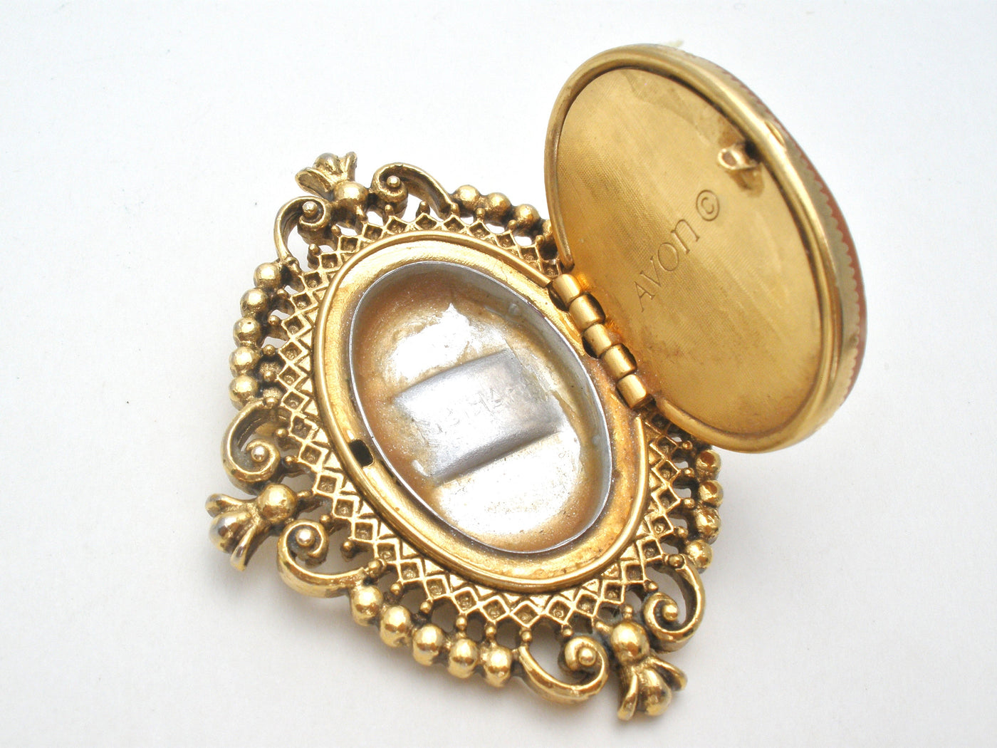 Καρφίτσα μενταγιόν αρώματος Cameo Vintage Avon