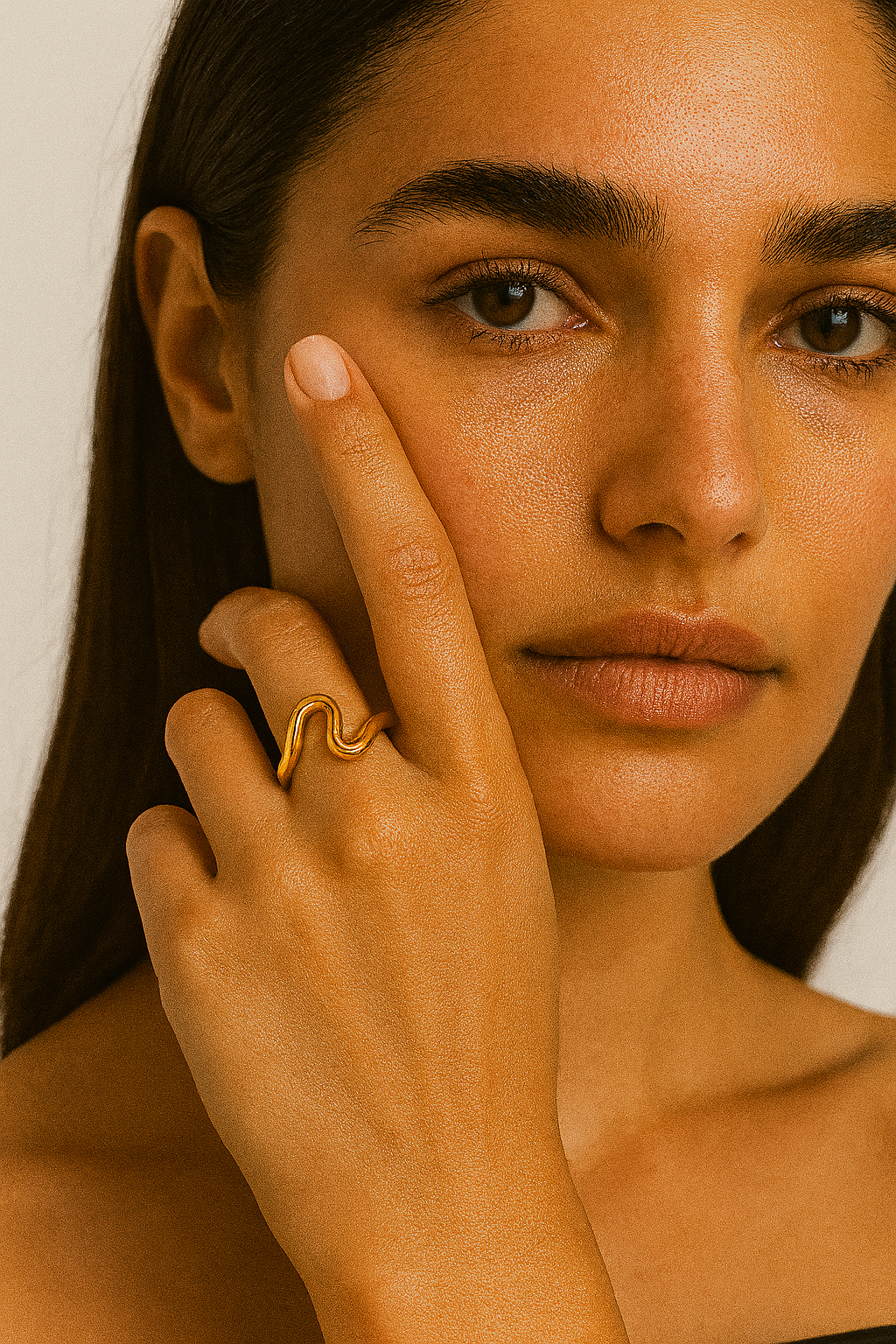 **Flora's Elegant Ring**  
Discover the enchanting beauty of Flora's Elegant Ring, a stunning piece that adds a touch of sophistication to any ensemble.  

**Luna's Timeless Jewel**  
Luna's Timeless Jewel captures the essence of grace, making it the perf