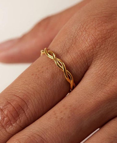 **Nelle's Elegant Ring**  
Discover the timeless beauty of Nelle's Elegant Ring, a perfect accessory that adds a touch of sophistication to any outfit. 

**Maya's Dazzling Band**  
Brighten your style with Maya's Dazzling Band, featuring stunning details