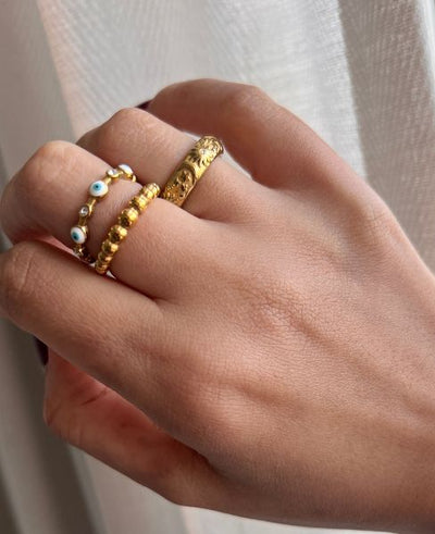**Nina’s Elegant Ring**  
A stunning piece that captures the essence of sophistication, perfect for any occasion.  

**Sophia's Sparkling Band**  
This dazzling ring shines with every movement, making it a must-have in your jewelry collection.  

**Luna's
