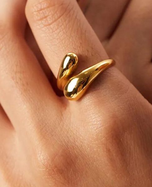 **Clara's Charm Ring**  
Discover elegance with Clara's Charm Ring, a stunning accessory that captures timeless beauty.  

**Sophia's Sparkle Band**  
Embrace sophistication with Sophia's Sparkle Band, perfect for adding a touch of glamour to any outfit.
