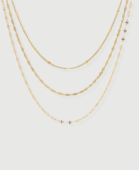 **Title:** Margot's Glam Necklace  
**Description:** An exquisite necklace that radiates elegance, perfect for adding a touch of sophistication to any outfit, just like Margot herself.