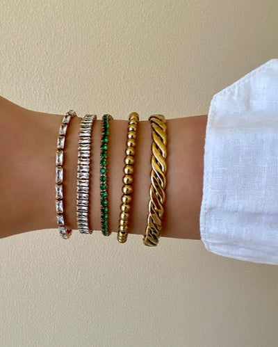 **Bea's Dazzling Bracelet**  
Elevate your style with Bea's exquisite bracelet, perfect for adding a touch of elegance to any outfit.