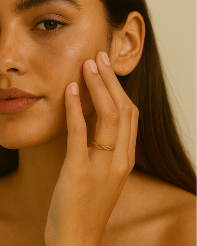 **Nelle's Elegant Ring**  
Discover the timeless beauty of Nelle's Elegant Ring, a perfect accessory that adds a touch of sophistication to any outfit. 

**Maya's Dazzling Band**  
Brighten your style with Maya's Dazzling Band, featuring stunning details