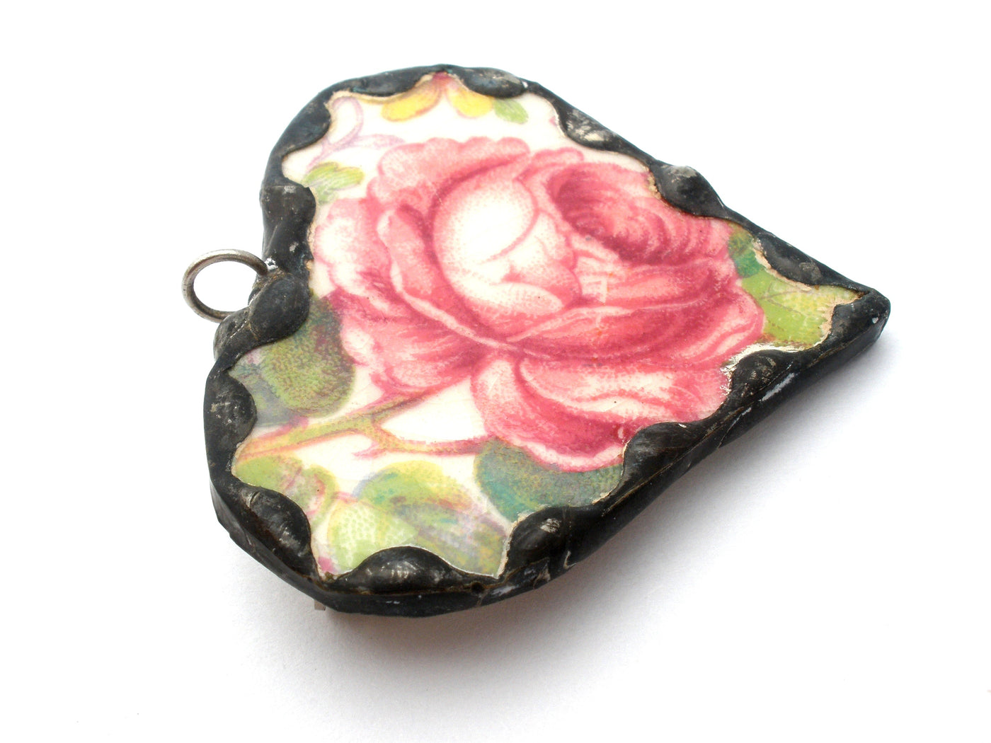 Καρφίτσα μενταγιόν από πορσελάνη Staffordshire Rose Broken China