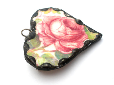 Καρφίτσα μενταγιόν από πορσελάνη Staffordshire Rose Broken China