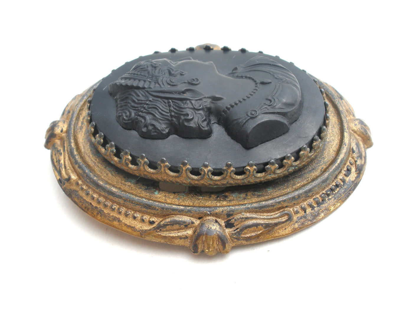 Vintage μαύρη καρφίτσα από ορείχαλκο Cameo