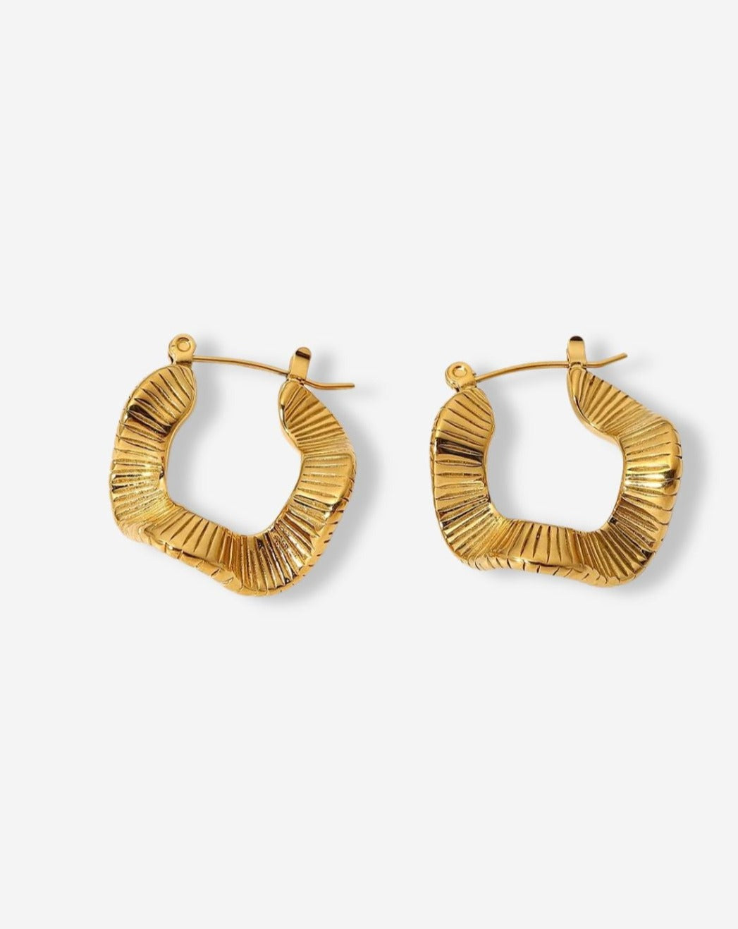 **Bea's Chic Earrings**  
Elevate your style with Bea's chic earrings, perfect for any occasion!  

**Diana's Dazzling Studs**  
Diana's dazzling studs will add a touch of glamour to your everyday look!  

**Lila's Lovely Hoops**  
Lila's lovely hoops bri