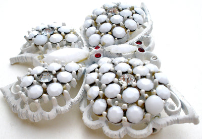 Καρφίτσα Weiss Milk Glass με στρας και πεταλούδα Vintage