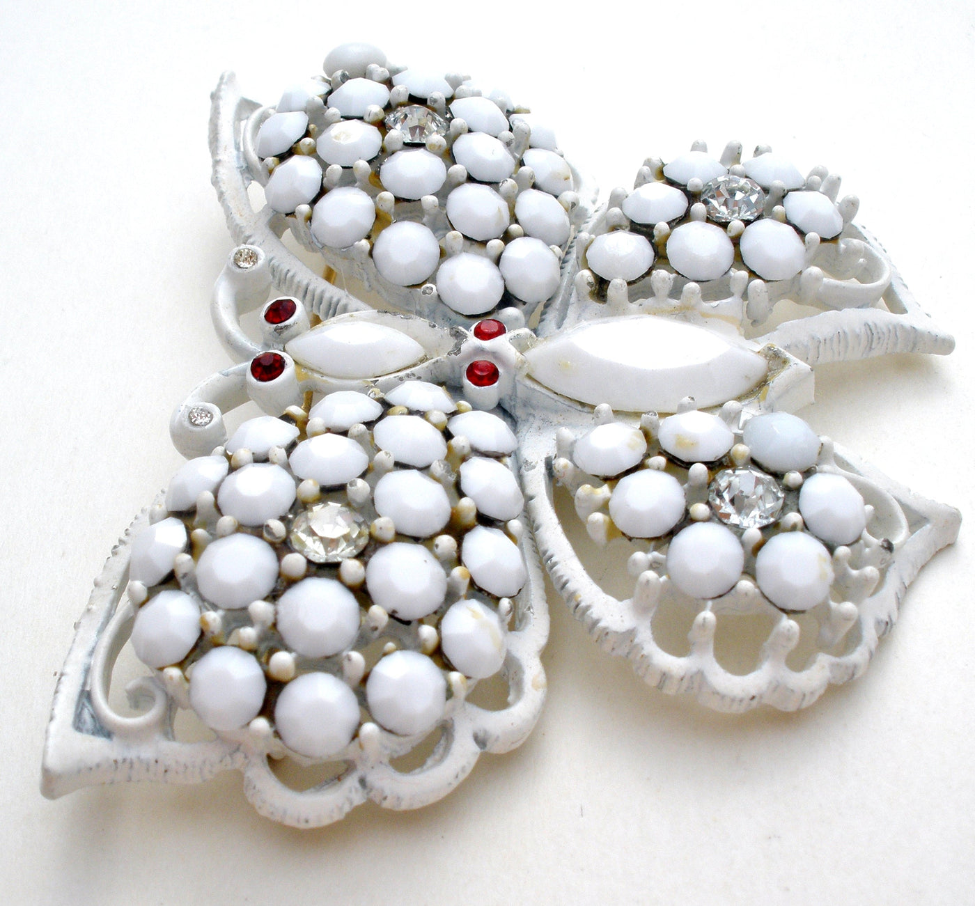 Καρφίτσα Weiss Milk Glass με στρας και πεταλούδα Vintage