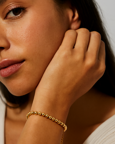 **Bea's Dazzling Bracelet**  
Elevate your style with Bea's exquisite bracelet, perfect for adding a touch of elegance to any outfit.