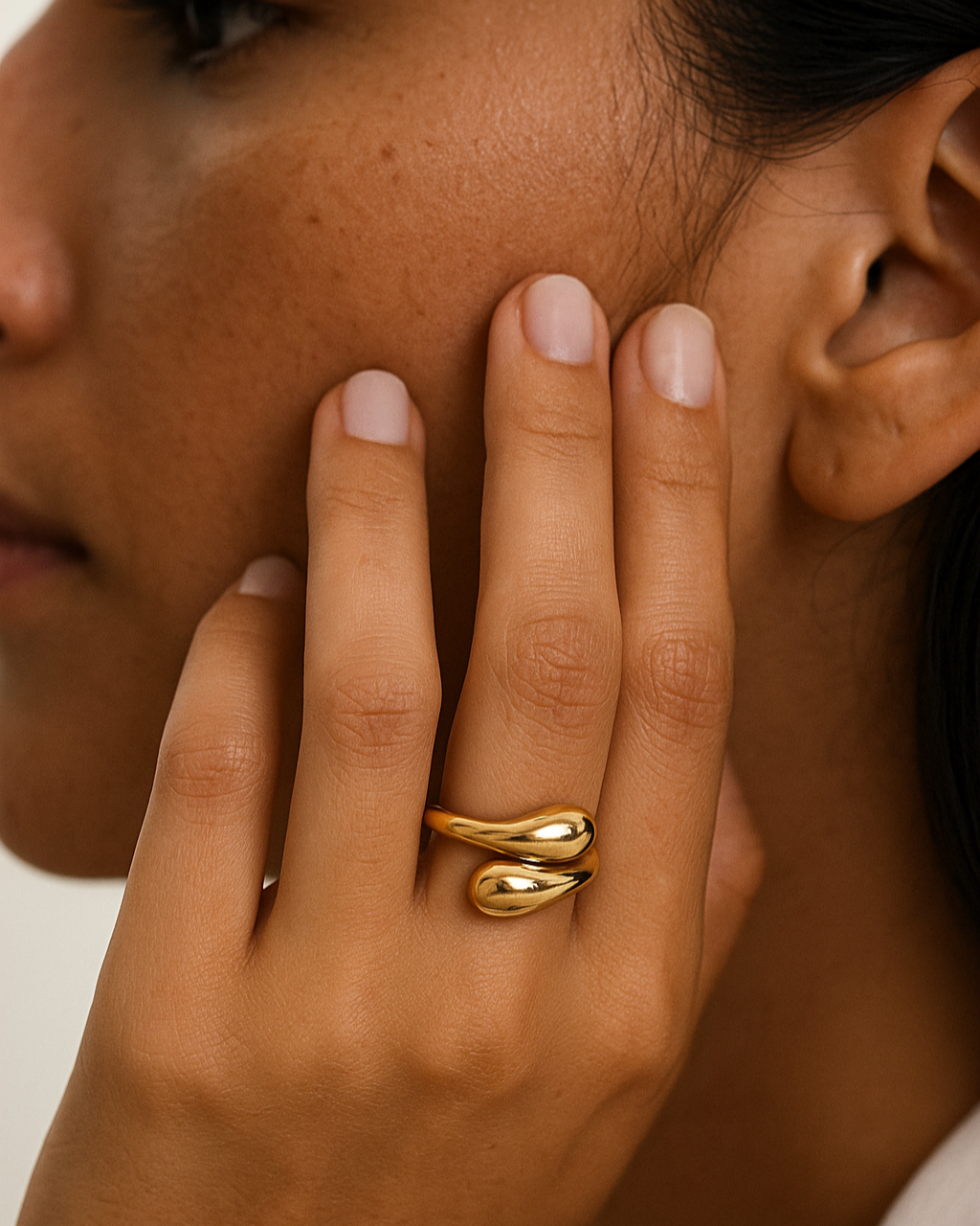 **Clara's Charm Ring**  
Discover elegance with Clara's Charm Ring, a stunning accessory that captures timeless beauty.  

**Sophia's Sparkle Band**  
Embrace sophistication with Sophia's Sparkle Band, perfect for adding a touch of glamour to any outfit.